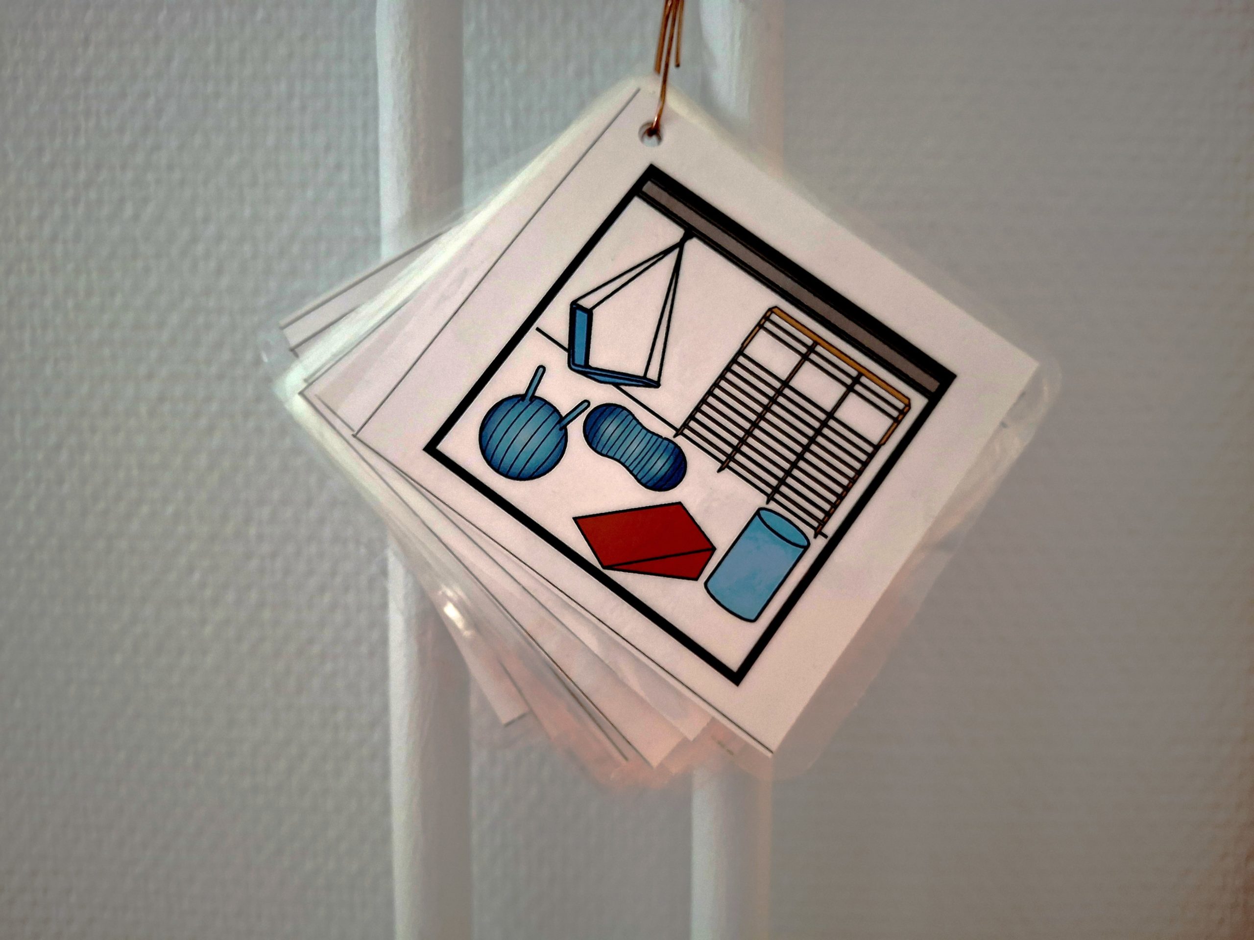 valokuvassa on nippu jumppasaliin liittyviä kuvia